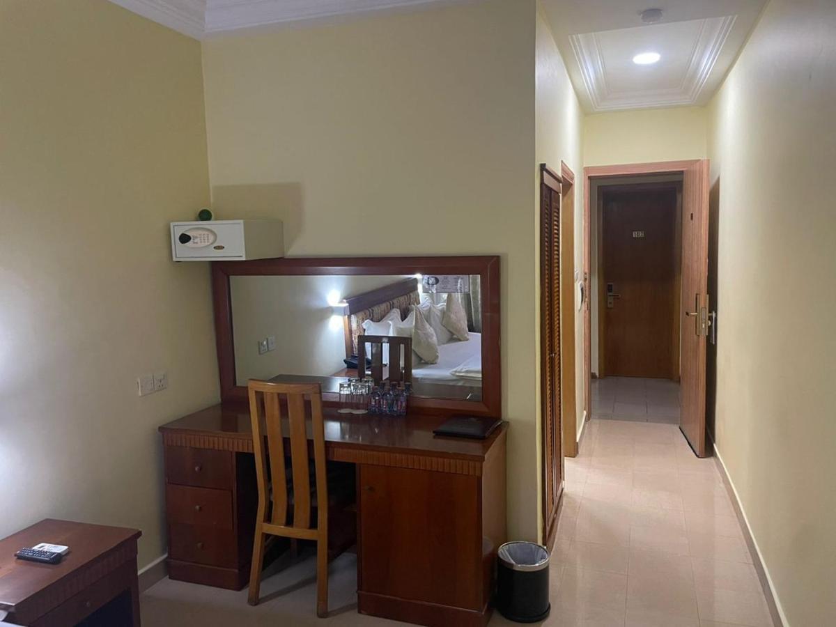 Hotel Marjorie 'Y' ทีมา ภายนอก รูปภาพ