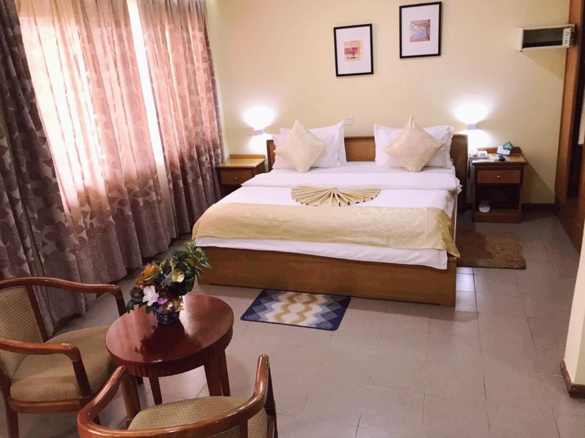 Hotel Marjorie 'Y' ทีมา ภายนอก รูปภาพ