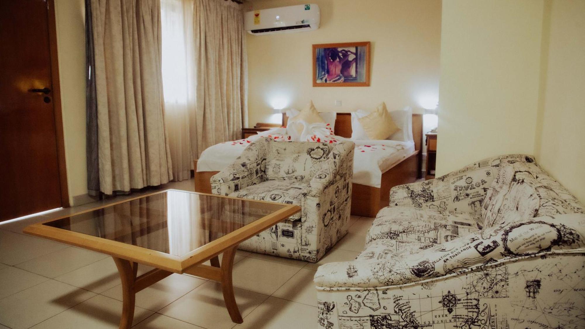 Hotel Marjorie 'Y' ทีมา ภายนอก รูปภาพ